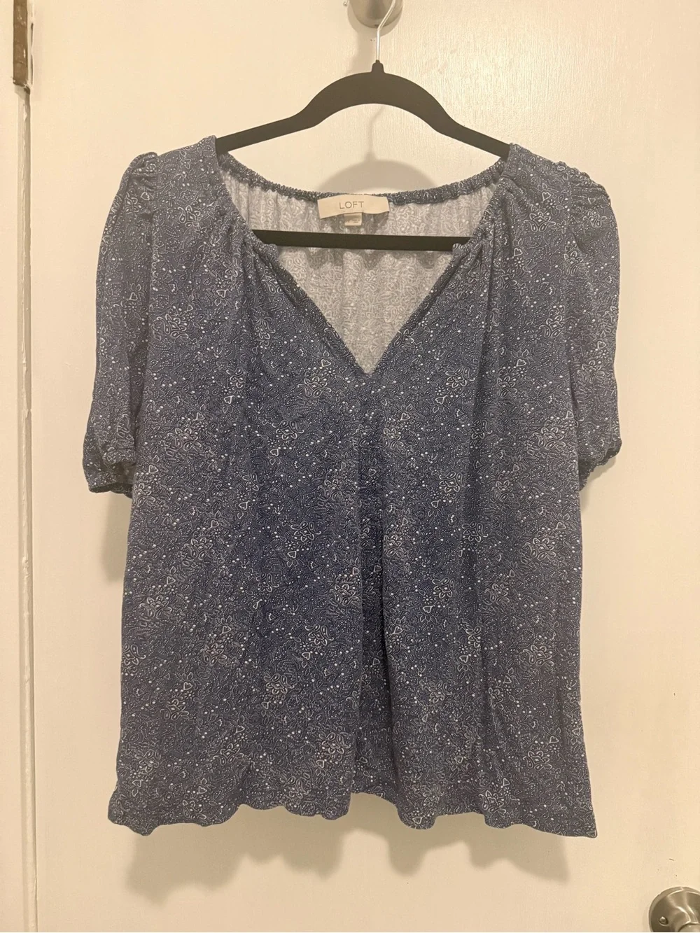 LOFT Blue Paisley Puff Sleeve Split Neck Rayon Top Women size L